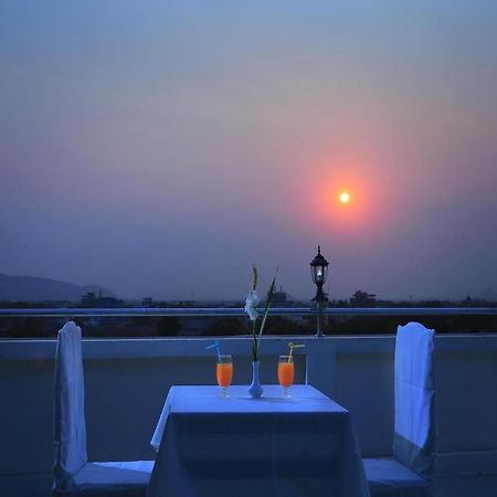 King&Queen Hotel Monywa Buitenkant foto
