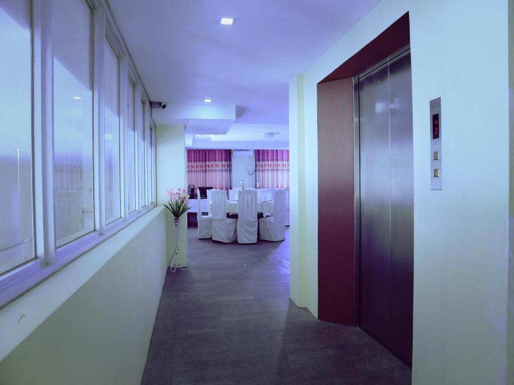 King&Queen Hotel Monywa Buitenkant foto