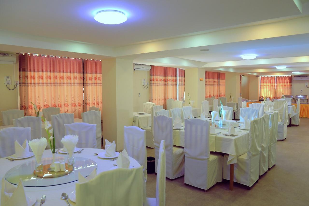 King&Queen Hotel Monywa Buitenkant foto