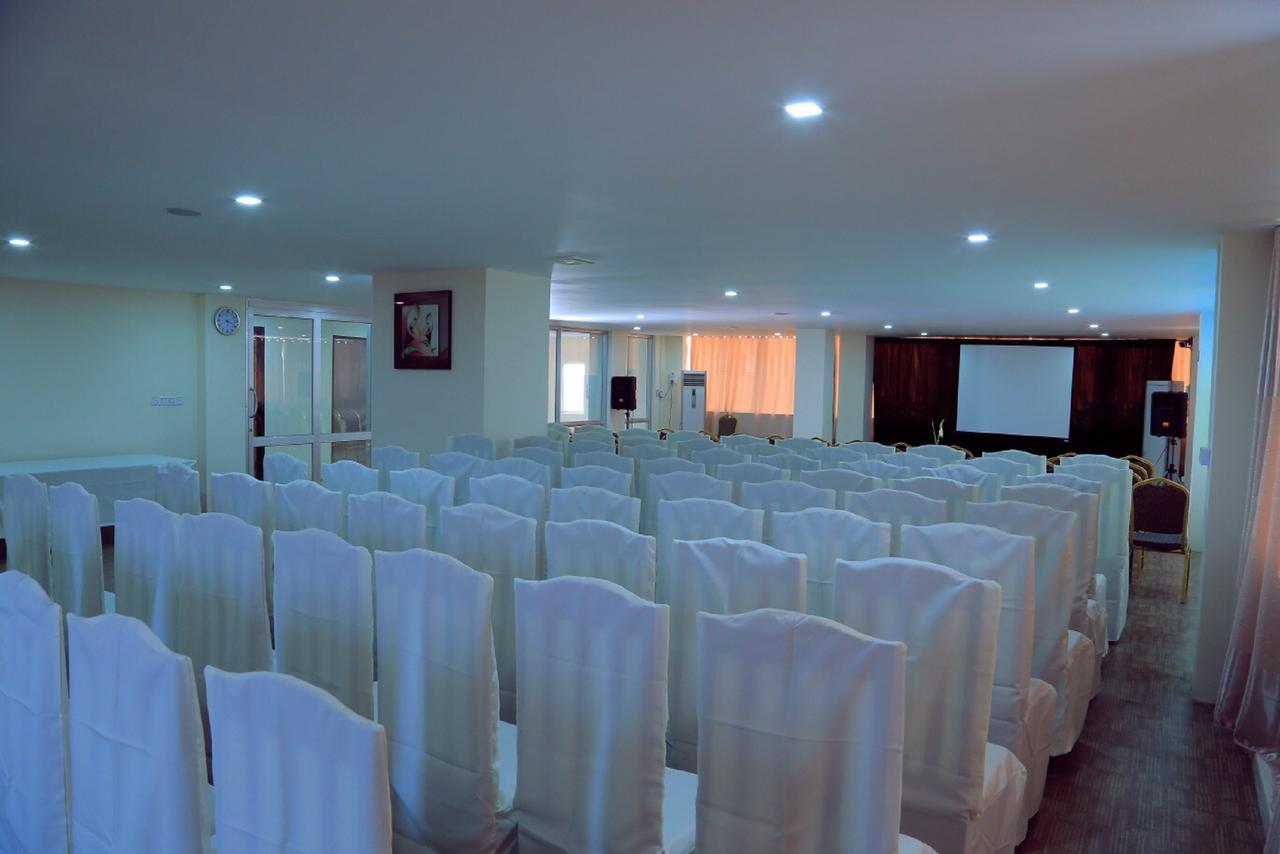 King&Queen Hotel Monywa Buitenkant foto