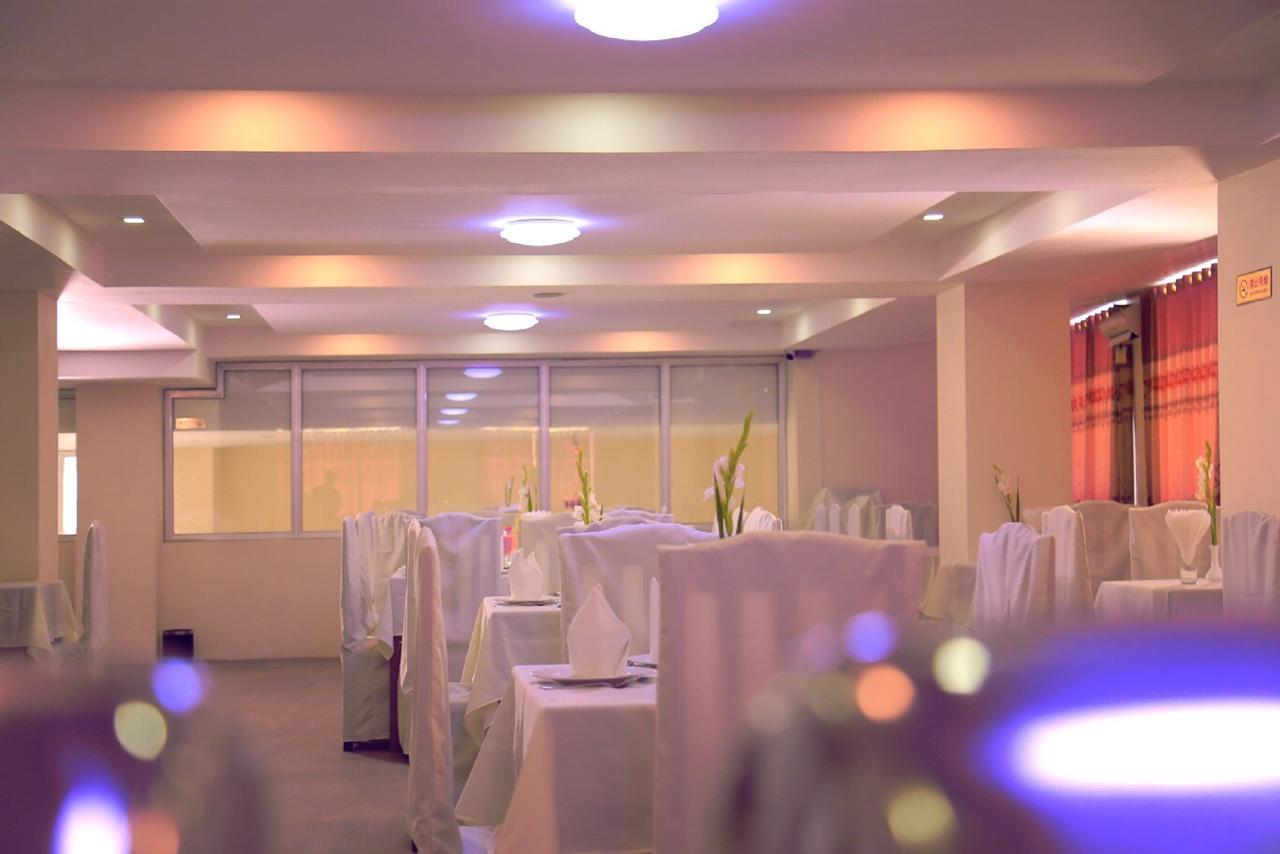 King&Queen Hotel Monywa Buitenkant foto