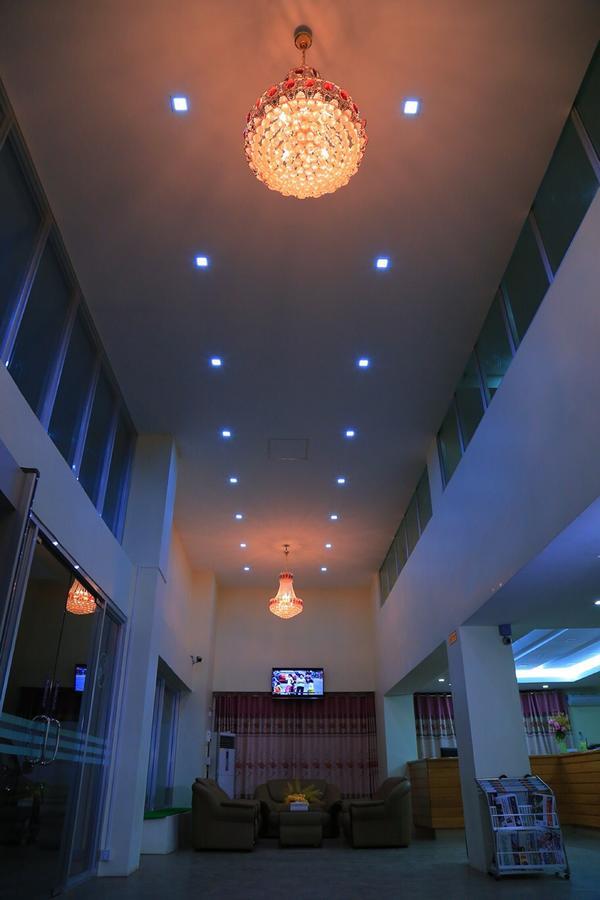 King&Queen Hotel Monywa Buitenkant foto