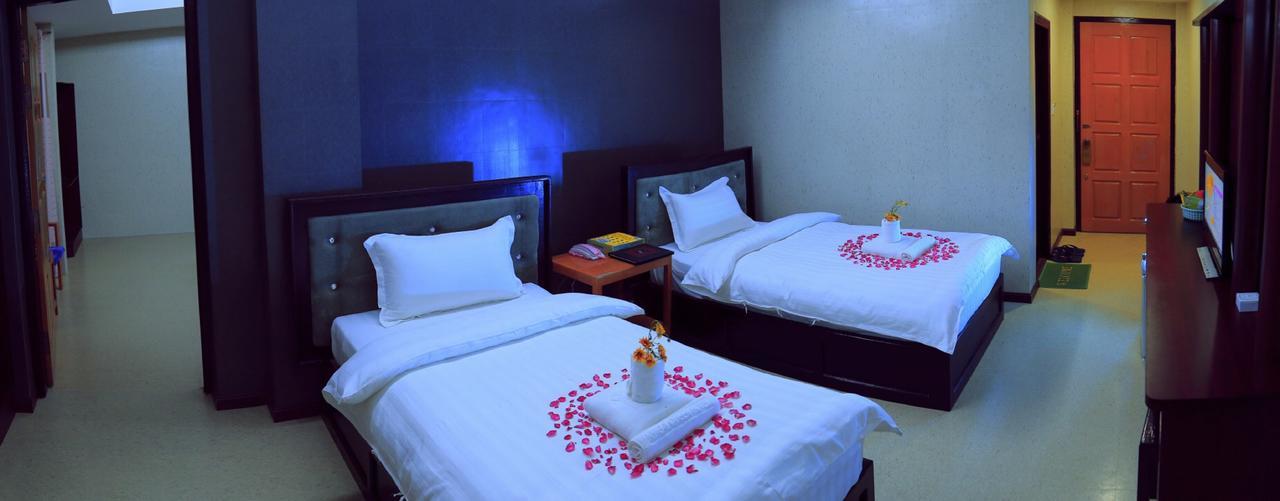 King&Queen Hotel Monywa Buitenkant foto